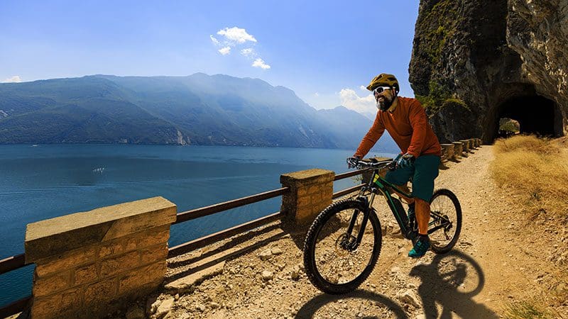 Outdoor Aktivität am Gardasee in Italien Radfahrer Biker Urlaub