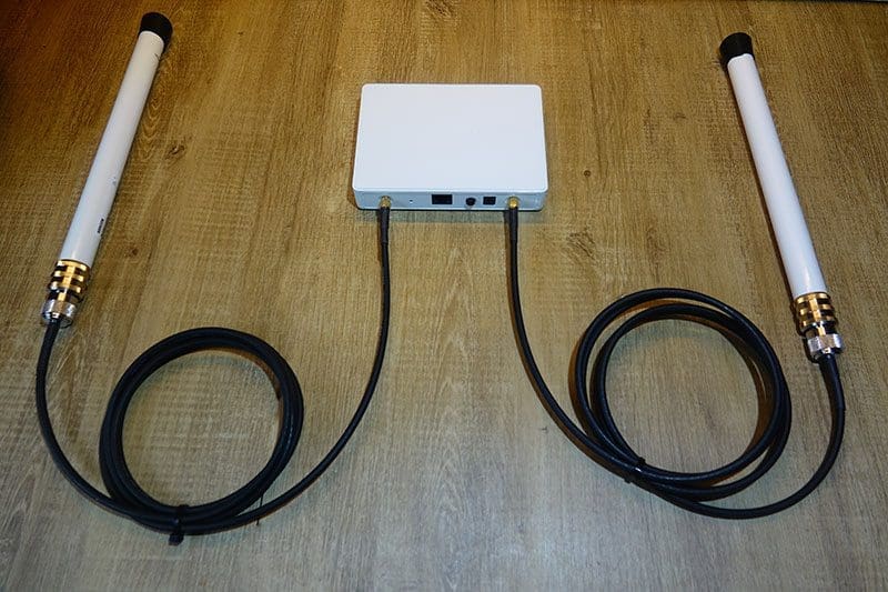 WLAN-Außenantennen verbunden mit dem D-Link-Router