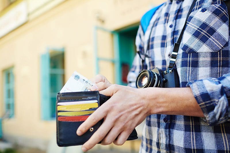 Tipp: drei Reise Kreditkarten und ein zusätzliches Reisekonto bringen die meiste Redundanz. Spart dabei Geld, denn das wollt ihr für eure Reise ausgeben.