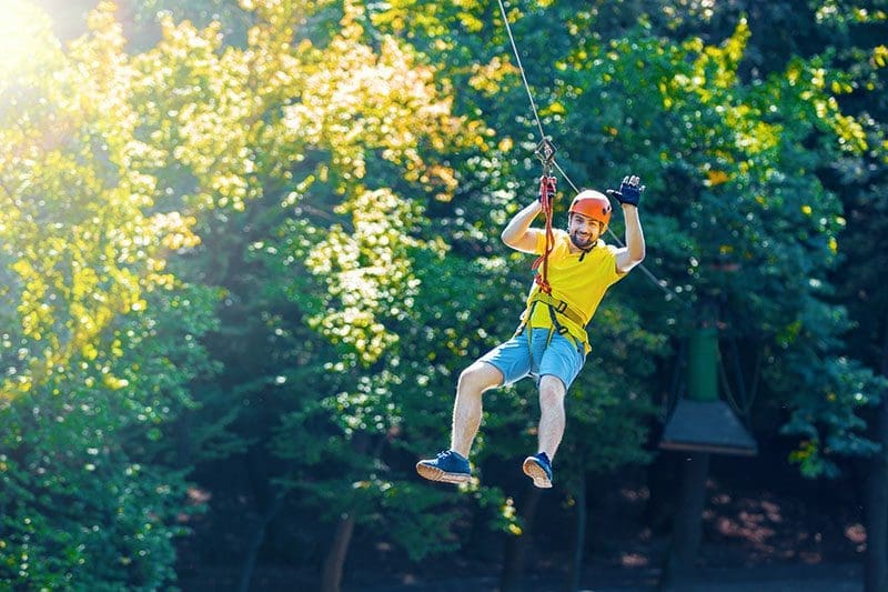 Das Zip-Line fahren ist ein sehr abenteuerliches Erlebnis, denn hier geht es hoch hinaus!