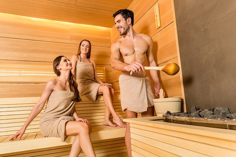 In der Sauna ist die Regeneration und Erholung für den Körper vorprogrammiert.