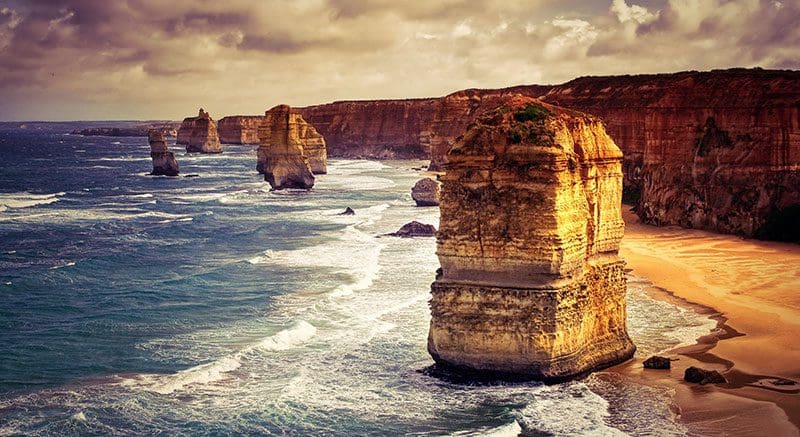Im Süden ist die Landschaft in Australien durch die 12 Apostel Felsen an der Küste geprägt.