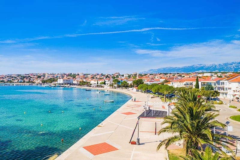 Die besten Strände in Kroatien sind auch in Zrće zu finden, dies ist ein Partystrand auf der kroatischen Insel Pag.
