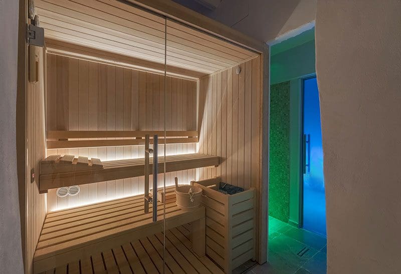 Moderne platzsparende Sauna
