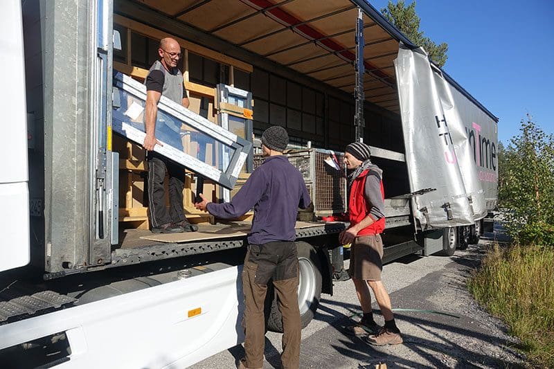 Der LKW-Fahrer half uns wo er nur konnte, er war sehr freundlich und hilfsbereit.