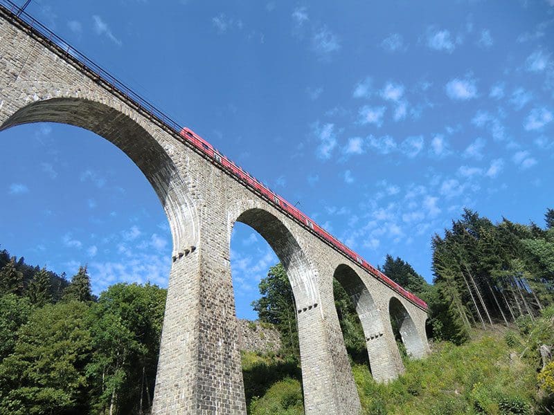 Die Schwarzwaldbahn ist eine der landschaftlich reizvollsten Strecken Deutschlands.