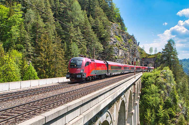 Die Semmeringbahn in Österreich ist auf jeden Fall eine faszinierende Reise in der Natur wert.