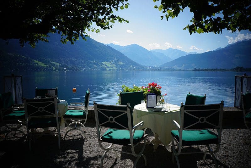Malerisch und wunderschön am Seeufer gelegen, ist Zell am See ein absoluter Touristenmagnet in den Alpen Österreichs.