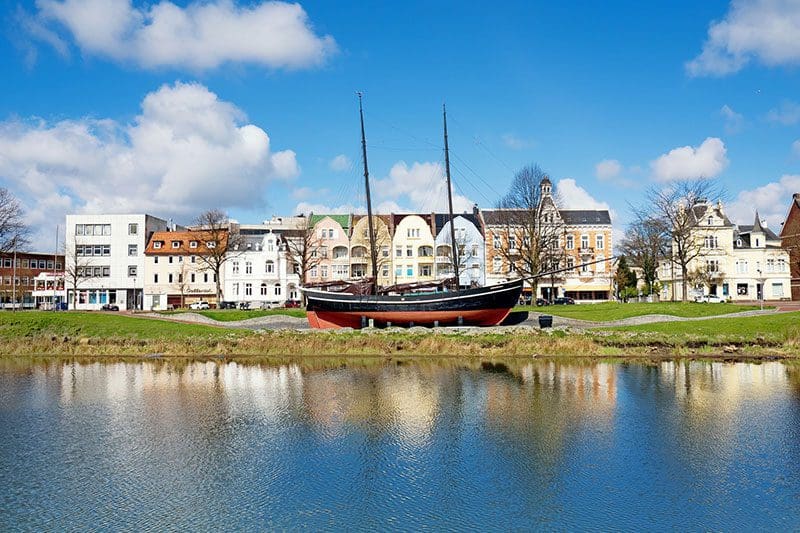 Cuxhaven an der Nordsee zeigt sich mit vielen Bädern und einer gemühtlichen Stadt zum Flanieren.