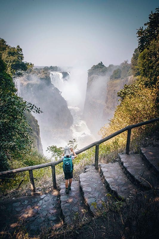 Einen Wasserfall auf seiner Reise durch Afrika zu sehen, ist einfach nur faszinierend.
