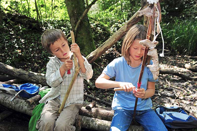 Durch die Erlebnis-, Natur- und Umweltpädagogik Ausbildung werden Gruppenprozesse und die Verbindung zur Natur gefördert.