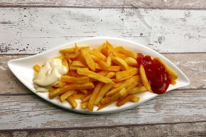 Fast jeder liebt Pommes Frites mit Ketchup oder Mayonnaise, daher zählt es als eines der beliebtesten Gerichte weltweit.