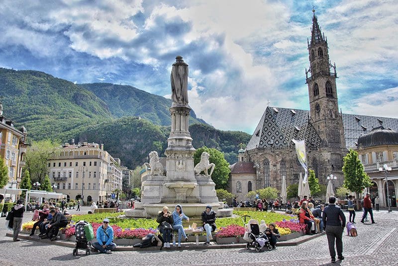 Verschiedenste Märkte und Sehenswürdigkeiten laden zum Verweilen in der Geschichte Südtirols ein.