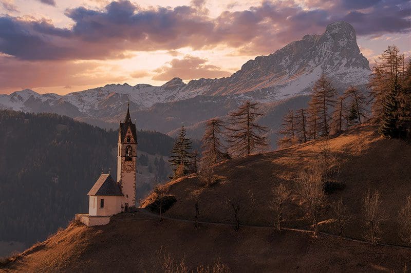 Die weltberühmten Dolomiten in der Nähe der österreichischen Grenze, erzählen ihren Teil der Geschichte Südtirols.