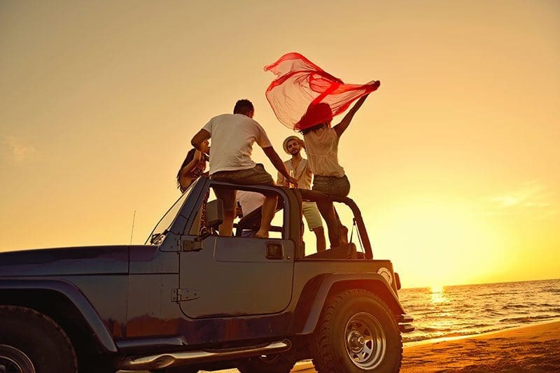 Wenn man richtig Plant und alles wichtige Beachtet, kann eine Weltreise mit dem Auto ein großartiges Erlebnis werden