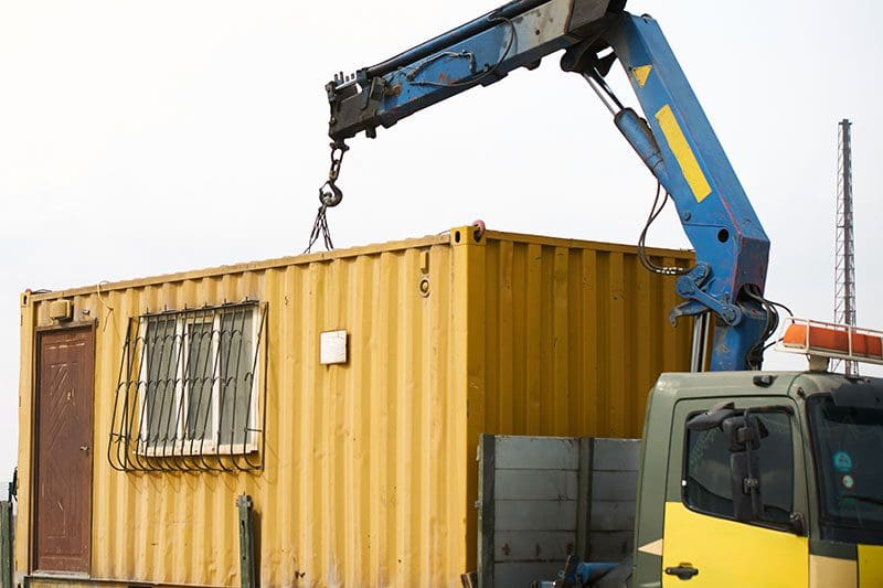 Zu den Container Haus Kosten kommt auch der Transport, hierbei immer die verschiedenen Angebote vergleichen.
