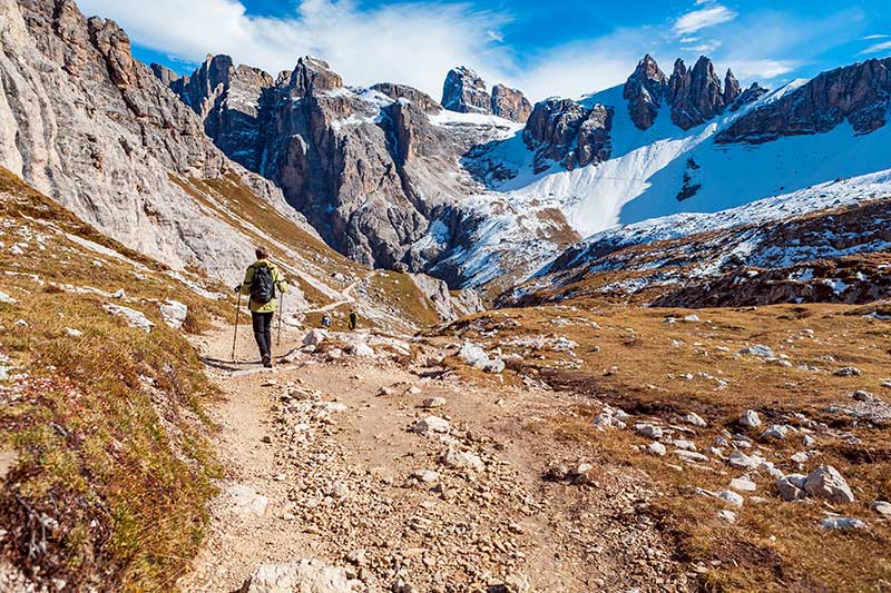 Die berühmten Drei Zinnen in den Dolomiten sind ein Eldorado für jeden Bergwanderer.