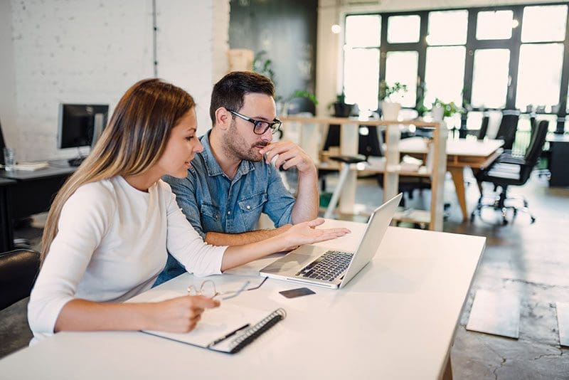 Teamarbeit im Coworking Space.
