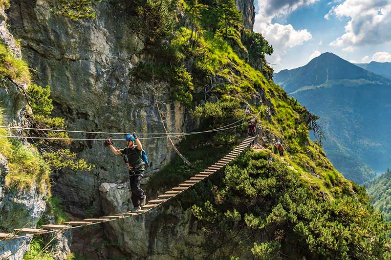 Jeder Klettersteig in Südtirol hat seinen besonderen Charakter und Schwierigkeitsgrad, wodurch man sich selbst und seine Grenzen wieder neu kennen lernen kann.