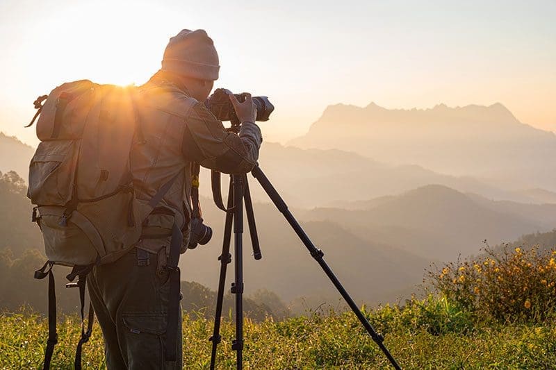 Mit einem Stativ könnt ihr gerade zu Beginn eurer Reisefotografie Erfahrung viele Fotos besser und leichter ablichten.