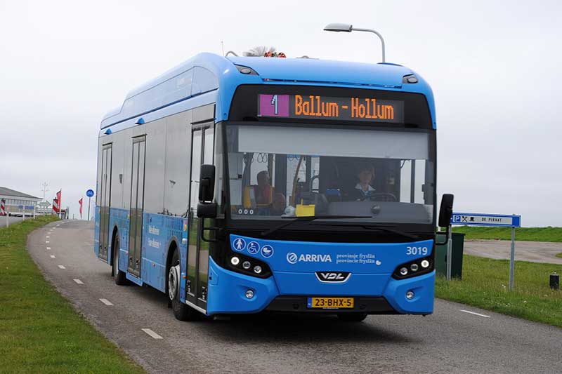Die Busverbindung bei einem Ameland Urlaub findet zuverlässig statt.