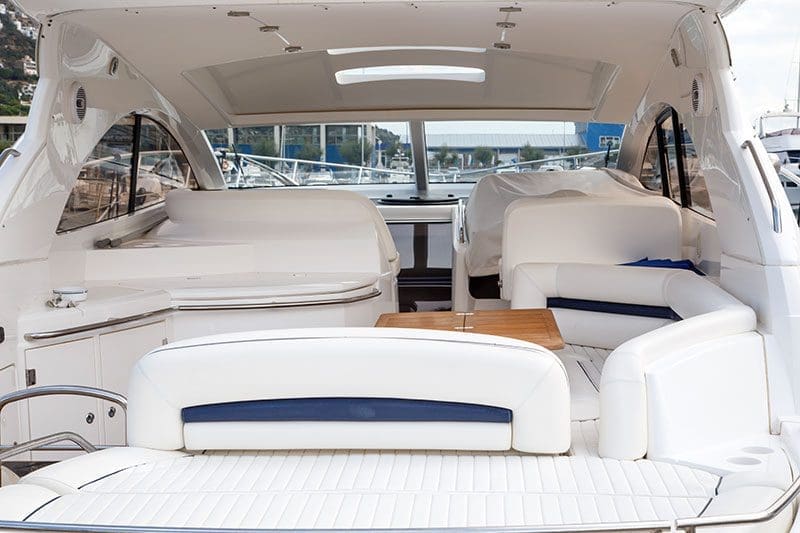 Auf welche Ausstattung solltet ihr bei der Yacht Wahl wert legen? Denn im gewünschten Urlaub auf der Yacht, sollte alles berücksichtigt werden.