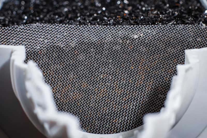 Hier sieht man Aktivkohlefilter und Ionenaustauscherharzen aus der Küche.