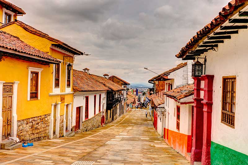 Bogota zeigt sich mit der bunten La Candelaria Innenstadt von einer bezaubernden Seite. Bogota ist ein absoluter Kolumbien Reisetipp!