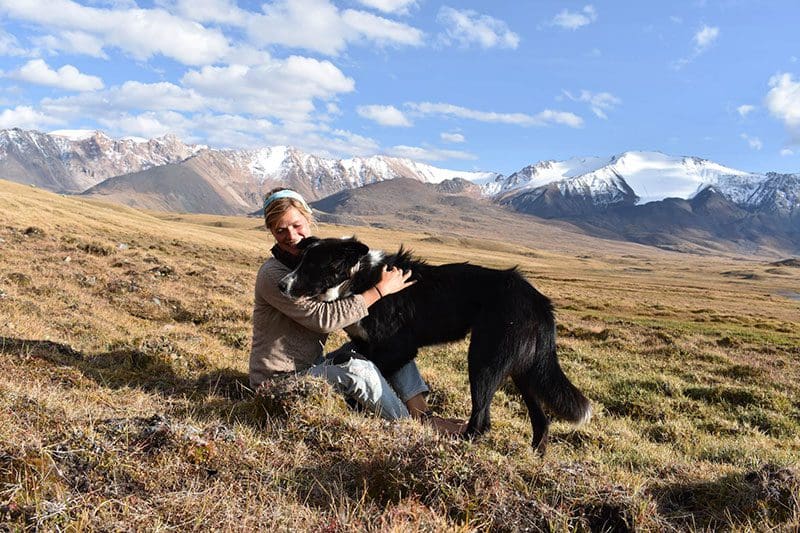 Tamar Valkenier mit ihrem Hund
