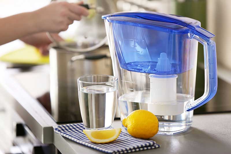 Tischfilter können für ältere Menschen und Behinderte eine geeignete Lösung sein.