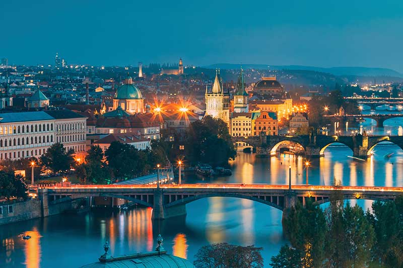 Die Innenstadt von Prag bei Nacht