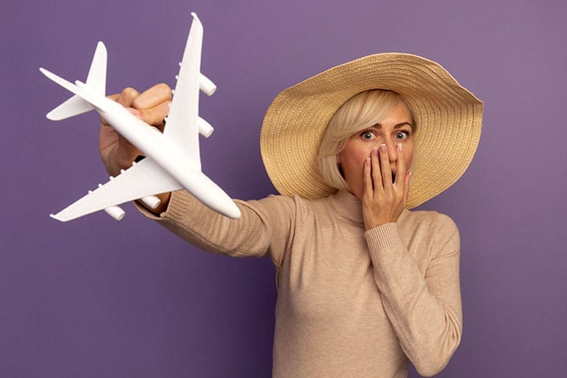 Frau ist schockiert über Fluggesellschaft