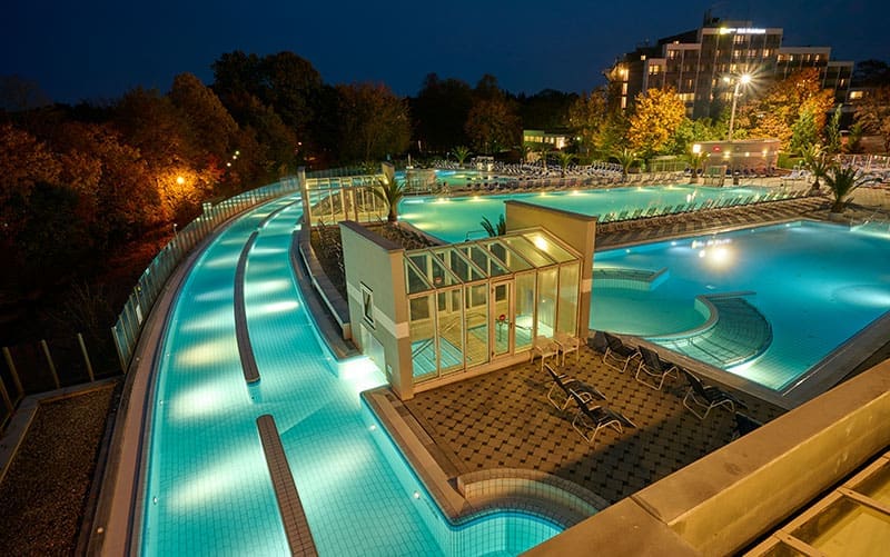 Außenbecken-von-oben_Blaue-Stunde_Europatherme_Bad-Füssing