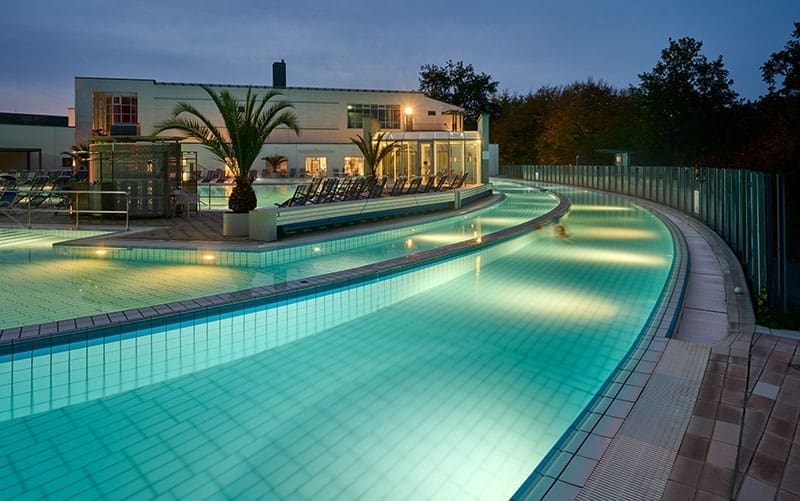 Strömungskanal_Blaue-Stunde_Europatherme_Bad-Füssing