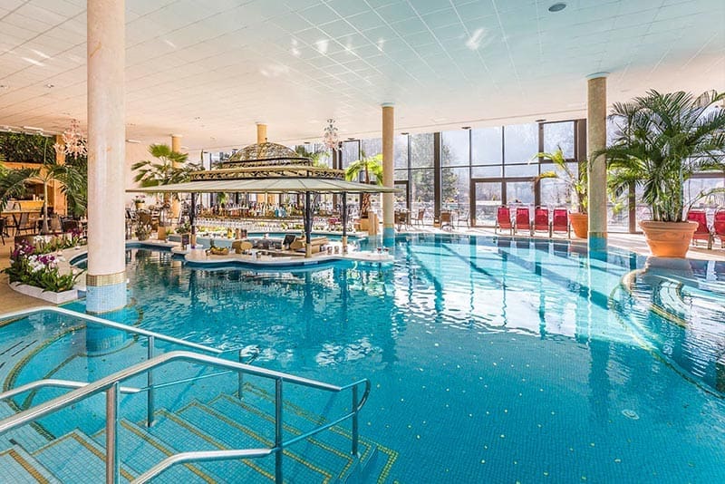 Kristall-therme-kochel-trimini-kristallbeckenBar