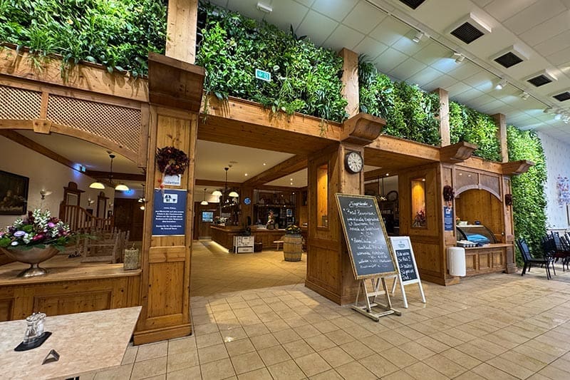 Restaurant-Aussensicht-Kristall-Therme