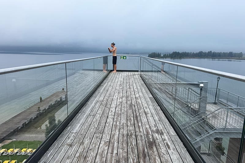 Seesteg-der-Kristall-Therme-in-Kochel
