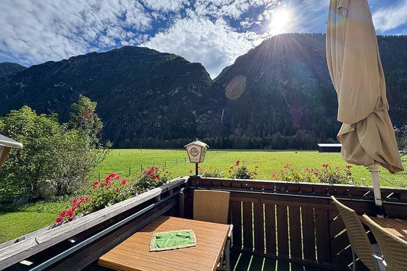 Ausblick-Terrasse-im-Schwarzer-Adler-Steeg