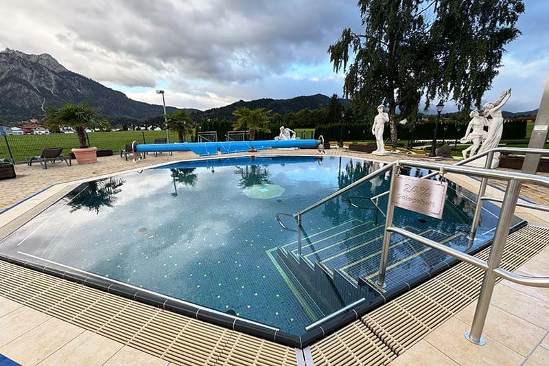 Außenpool-Salzbecken-Kristall-Therme