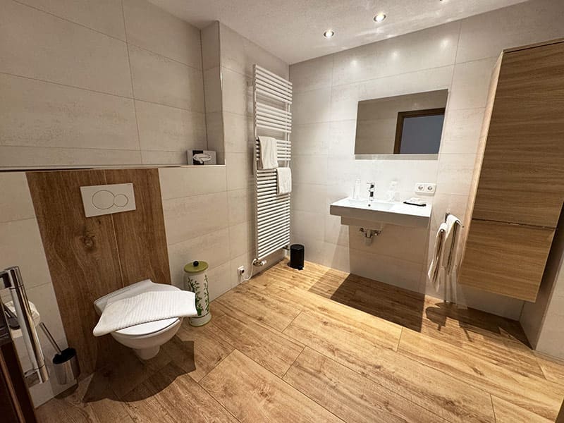 Badezimmer-Schwarzer-Adler-Steeg