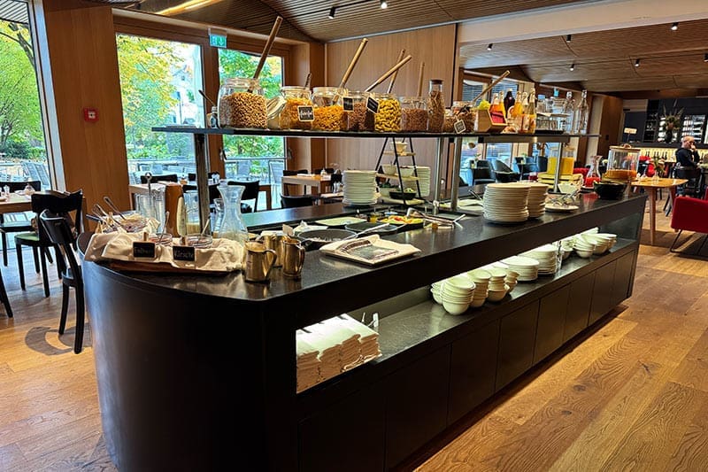 Frühstücksbereich-Hotel-Schwärzler