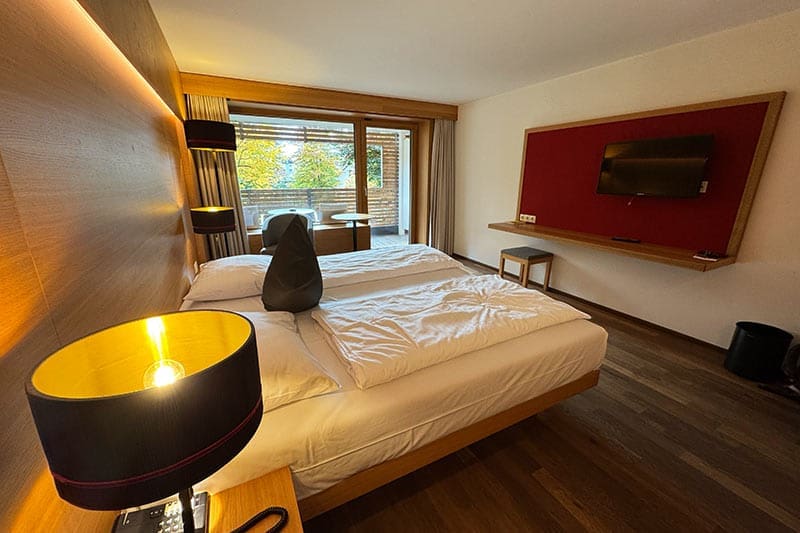 Schlafzimmer-im-Hotel-Schwärzler