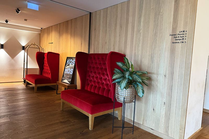 Sitze-im-Hotel-Schwärzler