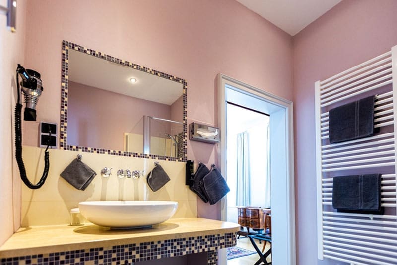 Badezimmer-Beispiel-schön-in-Hotel-Sonne-in-Offenburg