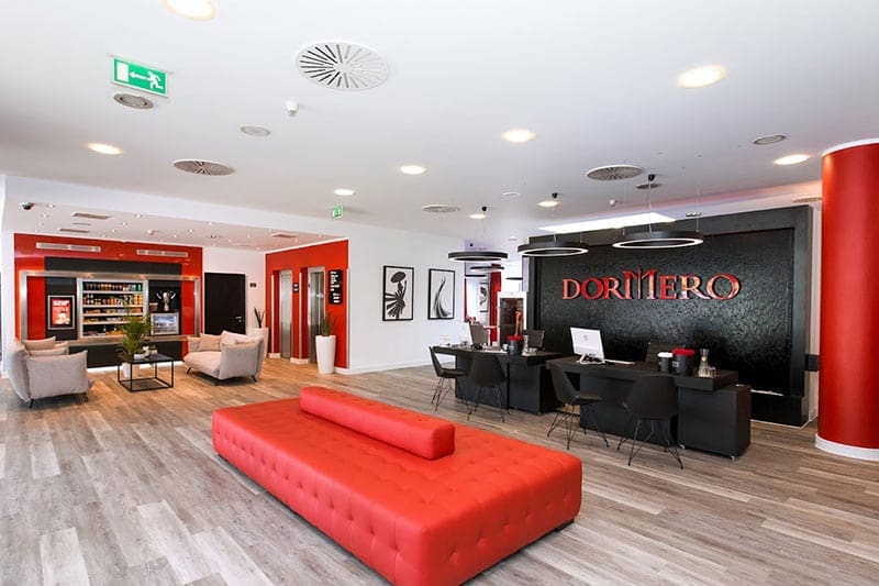 Dormero-Hotel-Zürich-in-der-Lobby