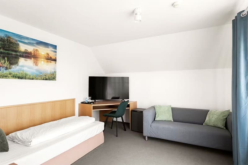Einzelzimmer-mit-extra-Sofa-im-hotel-Kaiserstuhl