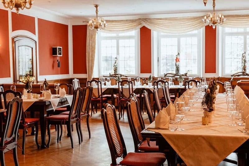 Feines-Restaurant-mit-viel-Platz-in-der-Sonne-in-Offenburg