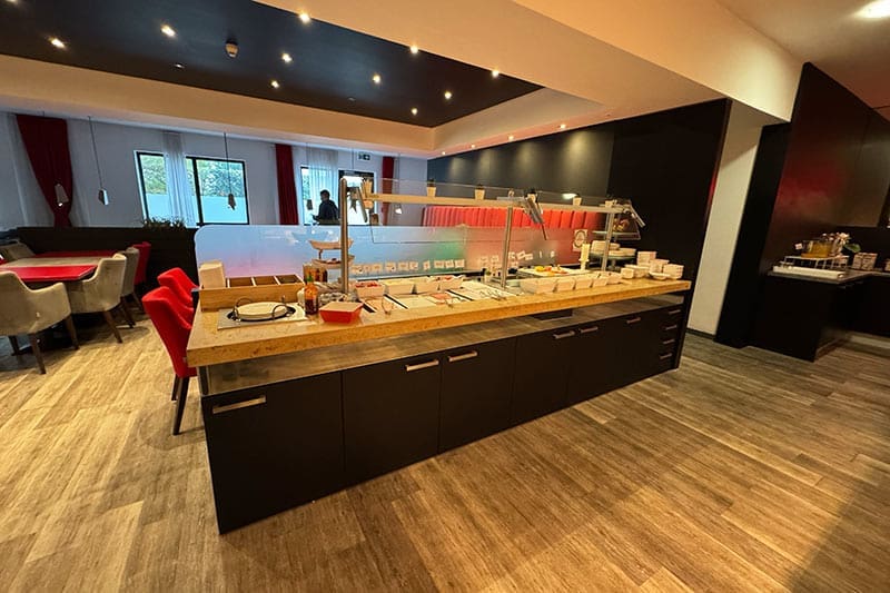 Frühstück-mit-Raum-im-Dormero-Hotel-Zürich