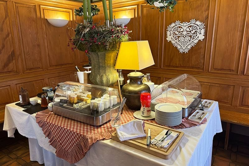 Frühstücksbuffet-im-Hotel-Suisse