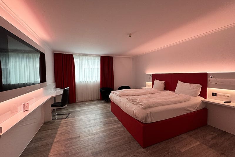 Große-Schlafzimmer-im-Hotel-Dormero-in-Zürich